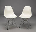 Charles Eames. Et par skalstole model DSR 2  