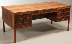 Dansk møbelarkitekt. Fritstående skrivebord, palisander, 1950erne.