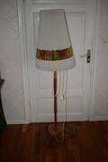 Golvlampa teak
