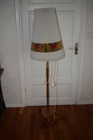 Golvlampa teak