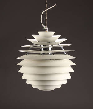 Poul Henningsen. KuglenLouvre, pendel Denne vare er sat til omsalg under nyt varenummer 4224154