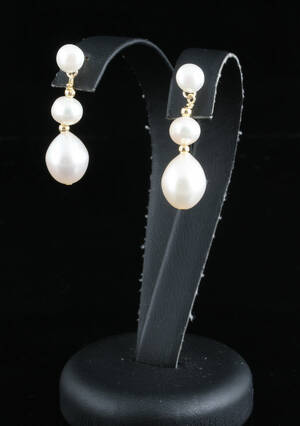 Gold Fresh water pearl earrings 2