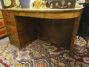 Skrivbord, hylla på baksidan