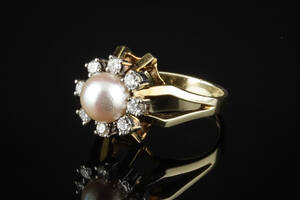 Hugo Grün diamant- og perleringring 0.32 ct. 