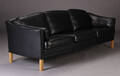 Mogens Hansen. Tre-pers. sofa, sort læder Denne vare er sat til omsalg under nyt varenummer 4414860
