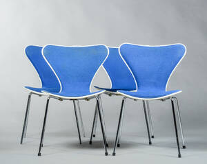Arne Jacobsen. Fire syverstole, model 3107 4