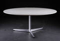 Arne Jacobsen. Cirkulært sofabord, model 3513