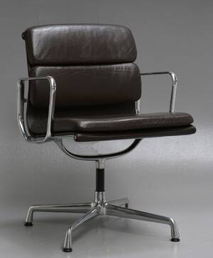 Charles Eames. Armstol, model EA 208 Full Leather  Denne vare er sat til omsalg under nyt varenummer 4867308