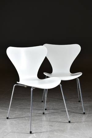  Arne Jacobsen, Fritz Hansen, stolar ett par, 3107 Sjuan 2