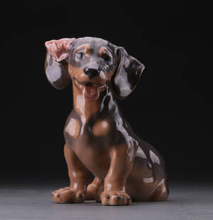 Royal Copenhagen. Gravhund nr. 856, 1. sort. 