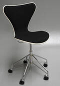 Arne Jacobsen. Forsidepolstret kontorstor, model 3117