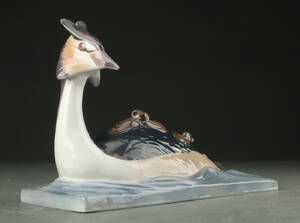 Bing  Grøndahl. Figur af porcelæn, Toppet Lappedykker