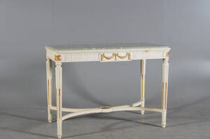 Salongsbord i gustaviansk stil