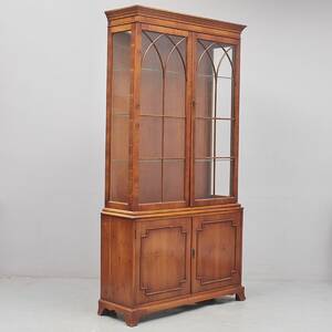 Vitrinskåp, Idegran. Bredd 101