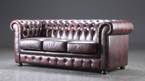 Tre-pers. sofa i Chesterfield stil 