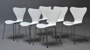 Arne Jacobsen. Sæt på seks stole, model 3107. År 2016 6 