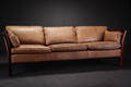 Dansk møbelproducent. Tre pers. sofa