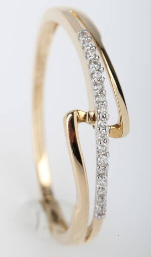 Brillantring fra Diamonds by Frisenholm. 14 kt. guld, 0.05 ct