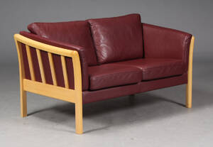 Dansk møbelproducent. To-pers. sofa, brunt læder