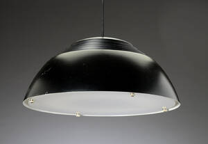 Arne Jacobsen. Fremstillet hos Louis Poulsen,  AJ1 pendel  Denne vare er sat til omsalg under nyt varenummer 4253974