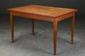 Spisebord af teaktræ med udtræk, dansk møbelproducent