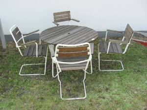 TRÄDGÅRDSBORD, 2  2 STOLAR