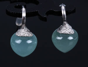 Ole Lynggaard. Et par små Dew Drops ørehængere af 18 kt. hvidguld med akvamariner Denne vare er sat til omsalg under nyt varenummer 4236001
