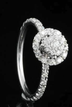 Ring in 14k set with brilliant cut diamonds 0.50 ct