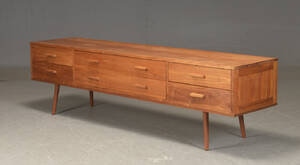 Lang kommode af teak 