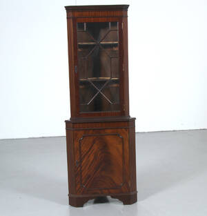 Hjørneskab i engelsk stil