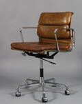 Charles Eames. Soft Pad kontorstol, model EA-217 cognac