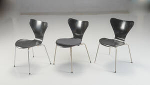 Arne Jacobsen. Tre stole, model 3107 3