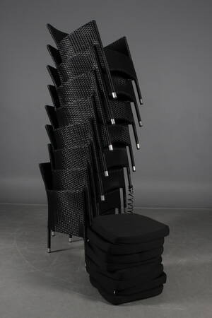 Havemøbler. Otte stabelbare havestole, sort polyrattan, aluminium stel. 8 