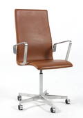 Arne Jacobsen. Oxford kontorstol, model 3273. Brown Label