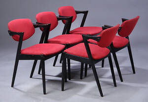 Kai Kristiansen. Et sæt på fem stole af senere sortlakeret træ, model 42, 5