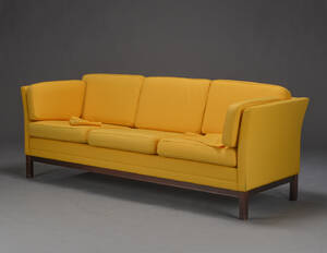 Møbelproducent. Trepersoners sofa