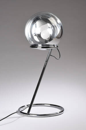Bordlampe, kromstel og med glaskuppel
