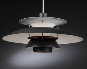 Poul Henningsen. PH5 pendel af senere mat sortlakeret metal 