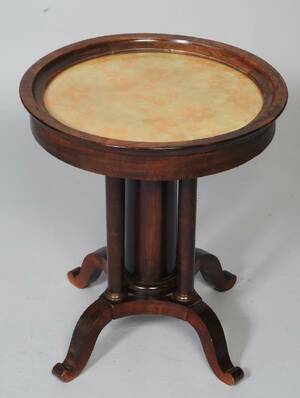 PELARBORD FLANKERAD AV 4 KOLONNER OCH MÄSSINGSAPPLIKATIONER 1800.TAL