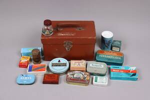 Diverse burkar, kartonger mm