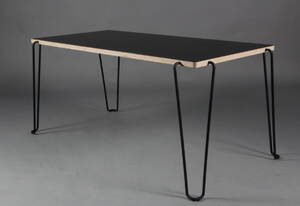 Roland Graf for Fredericia Furniture. Spisebord model Slim Jim.  