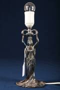 BORDSLAMPFOT, 1900-TALETS BÖRJAN, JUGEND, KVINNOFIGUR, FÖRSILVRAT METALL, HÖ 32 CM