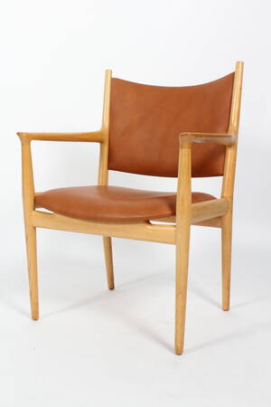 H. J. Wegner. Armstol JH-513, eg. Denne vare er sat til omsalg under nyt varenummer 4442004