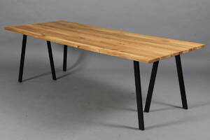 Plankebord af massivt, olieret egetræ  Denne vare er sat til omsalg under nyt varenummer 4823627