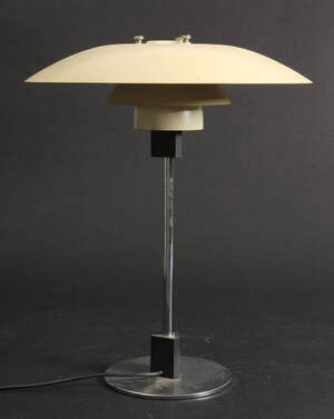 Poul Henningsen 1894-1967. PH 43 bordlampe