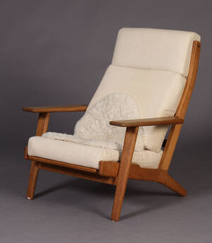 H. J. Wegner. Højrygget lænestol, model GE-290A
