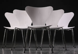 Arne Jacobsen. Stole, model 3107, hvid lazur, ask 6
