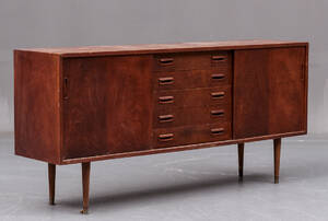 Dansk møbelproducent. Skænk af teak