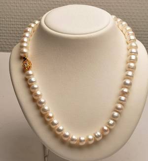 Collier med hvide ferskvandskulturperler
