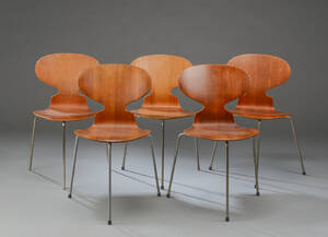 Arne Jacobsen. Stole af teak, Myren, model 3100. 5